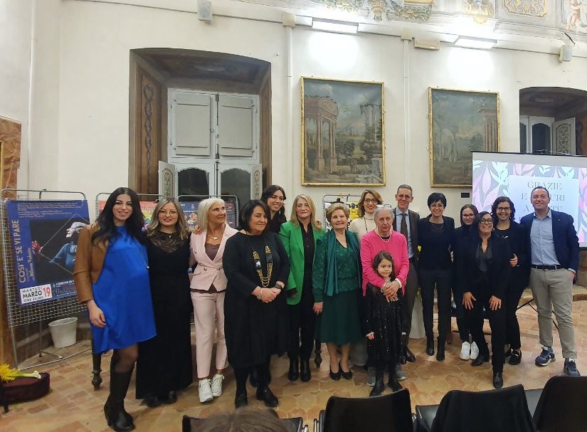 Kosmos Rebel Girls Gioco Di Carte Cooperativo - Scopri Le Donne Straordinarie, Da 8 Anni, Ispirato A Good Night Stories For Rebel Girls